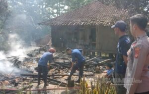 Tiga Rumah Panggung di Cimanggu Ludes Terbakar, Kerugian Capai Rp215 Juta