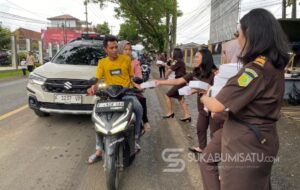 Sambut Ramadan, Kejari Kabupaten Sukabumi Tebar Kebaikan Lewat Aksi Bagi-Bagi Takjil