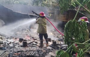 Rumah Panggung di Margaluyu Sagaranten Ludes Terbakar, Uang Jutaan Rupiah dan Dokumen Penting Hangus