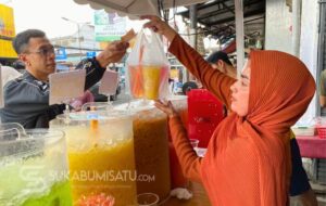 Melirik Segarnya Omzet Es Prasmanan di Cibadak, 1000 Cup Sehari dalam 2 Jam