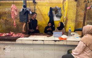 Harga Daging Sapi di Pasar Cibadak Tembus Rp200 Ribu, Lapak Pedagang Sepi Pembeli H-1 Lebaran
