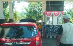 Pemandian Cipanas Cisolok Dikepung Parkir Liar, Pengunjung: Tiket Resmi Cuma Formalitas?
