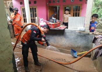 Hujan Deras Picu Longsor dan Banjir di Cibadak Sukabumi, Puluhan Rumah Terdampak