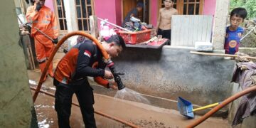 Hujan Deras Picu Longsor dan Banjir di Cibadak Sukabumi, Puluhan Rumah Terdampak