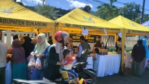 Muhibbah Ramadhan di Sagaranten, Bupati Sukabumi dan Ketua DPRD Bagikan Sembako untuk Warga