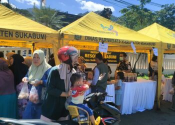 Muhibbah Ramadhan di Sagaranten, Bupati Sukabumi dan Ketua DPRD Bagikan Sembako untuk Warga