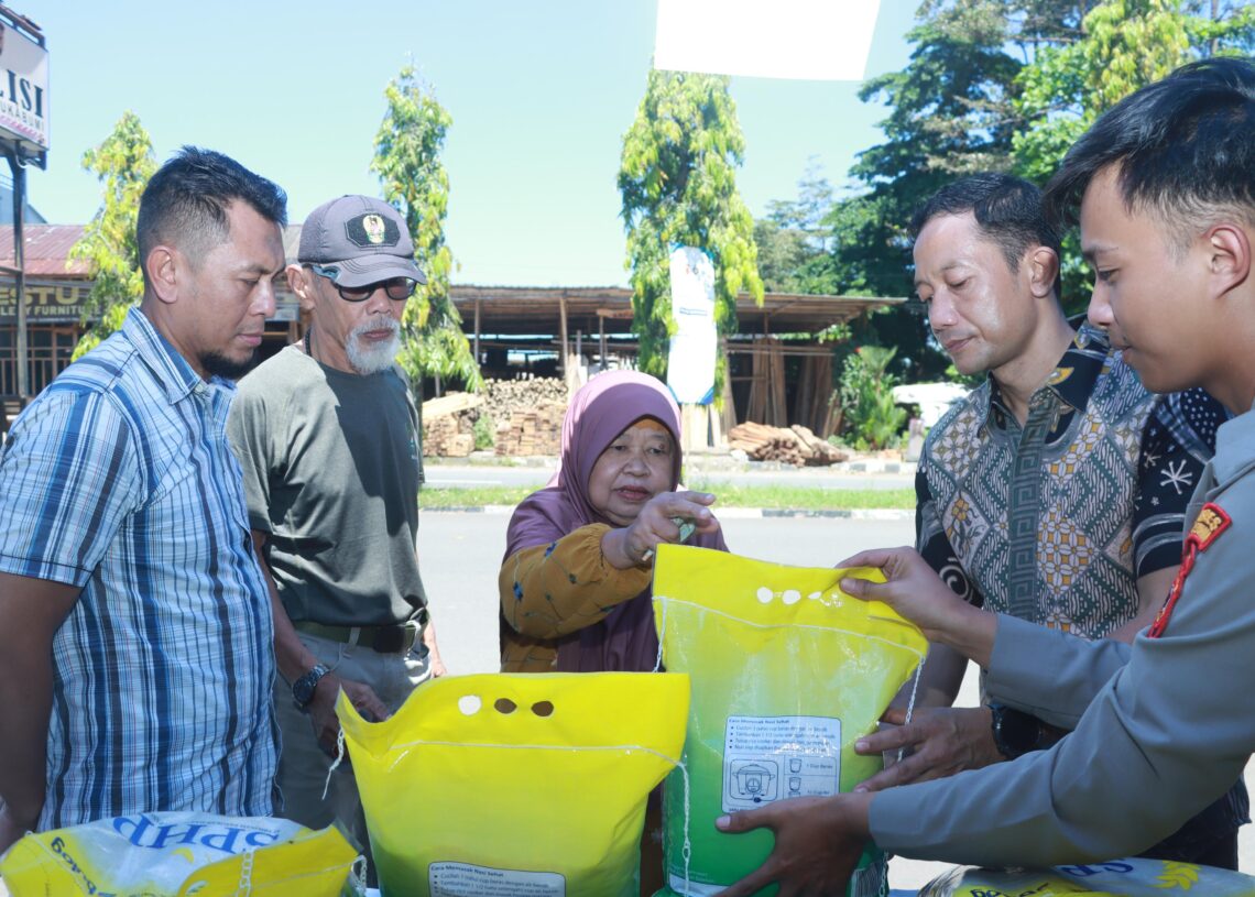 Polres Sukabumi Gelar Gerakan Pangan Murah, Beras dan Minyak Goreng Ludes Diserbu Warga