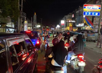 Terjebak 2 Jam, Pengendara Keluhkan Macet di Jalur Cibadak Sukabumi