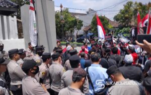 HUT Kota Sukabumi ke-112 Diwarnai Demo, Massa Soroti Dugaan Mark Up dan Nepotisme Program Makan Bergizi Gratis