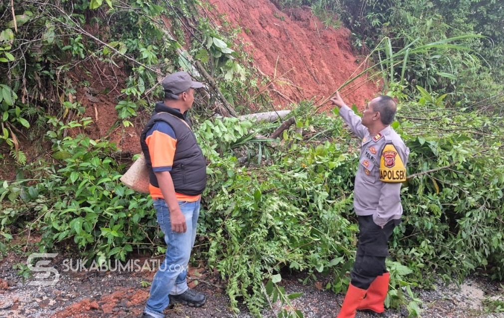 Akses Jalan Desa di Purabaya Tertutup Longsor Sepanjang 70 Meter, Dua Rumah Warga Terancam!