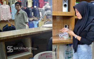 Terekam CCTV, Pencurian Ponsel Karyawan Toko Baju di Pasar Labora Cibadak Modus Pura-Pura Beli