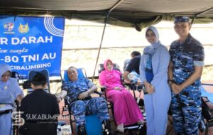 HUT ke-80 TNI AU: Satrad 402 Cibalimbing Gelar Bazar Murah dan Donor Darah di Sukabumi
