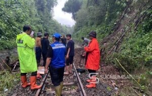 Hujan Sebabkan Bencana Hidrometeorologi di Desa Pamuruyan Cibadak, Warga Dihimbau Waspada