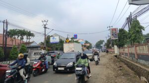 Cibadak ‘Lumpuh’, Arus Lalu Lintas Sukabumi-Bogor Macet Parah Hingga Sore Ini