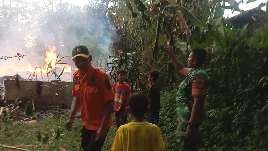 Diduga dari Tungku, Rumah Panggung di Margaluyu Sagaranten Ludes Terbakar, Padi 1 Ton dan Motor Ikut Hangus