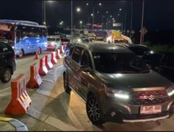 Libur Panjang Picu Macet Parah Exit Tol Parungkuda, Pengendara Keluhkan Perjalanan