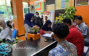 PPDB 2026: Warga Sukabumi Serbu Kantor Kecamatan Cibadak Demi Aktivasi IKD Syarat Masuk SMP-SMA