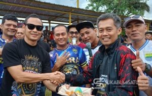Persib Hat-trick Juara, Bobotoh Pajampangan dan Pemuda Sagaranten Gelar Potong Tumpeng Bareng Para Legenda