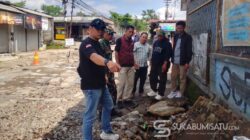 Banjir Rendam Jalan, Forum Cidahu Bersatu Bergerak Mandiri Perbaiki Infastruktur Yang Rusak