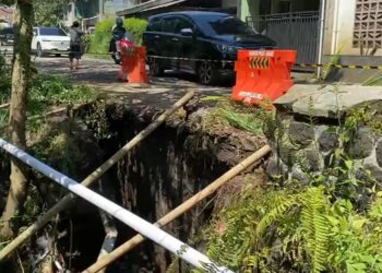 Jembatan di Jalan Alternatif Karangtengah – Pamuruyan Tergerus Longsor, Akses Jalan Terganggu