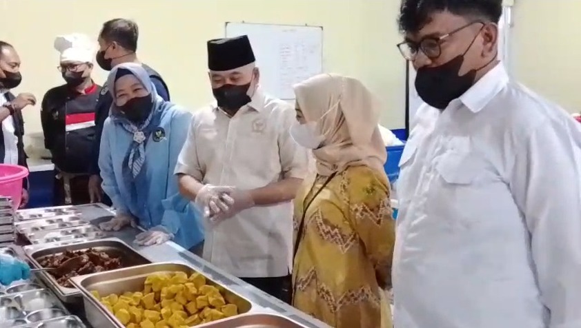 Tinjau Dapur MBG Citamiang Sukabumi, Heri Gunawan Soroti Peran Ahli Gizi