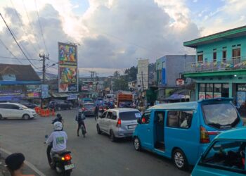 Kepadatan Kendaraan di Sukabumi Utara, Pengendara Terjebak Macet Berjam-jam