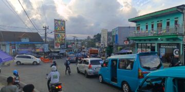 Kepadatan Kendaraan di Sukabumi Utara, Pengendara Terjebak Macet Berjam-jam