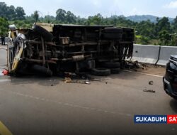 Kecelakaan di Tol Bocimi KM 71: Truk Wingbox Terguling Usai Terlibat Tabrakan dengan Mobil Listrik BYD
