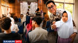 Air Mata dan Senyum Bahagia Puluhan Anak Yatim di Aula Kecamatan Cibadak