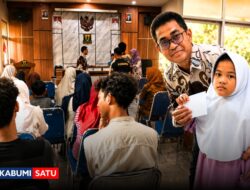 Air Mata dan Senyum Bahagia Puluhan Anak Yatim di Aula Kecamatan Cibadak