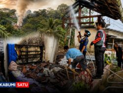 Hebatnya Gotong Royong Warga Pamuruyan Cibadak, Bahu-Membahu Padamkan Kebakaran Rumah Pengantin
