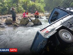 Mengantuk Saat Berkendara, Pikap Terjun ke Sungai Cipanas Kabandungan, Evakuasi Berjalan Dramatis