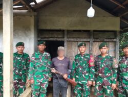 Satgas Pamtas Yonarmed 13/Nanggala Terima Penyerahan Senjata Api Rakitan dari Warga Perbatasan