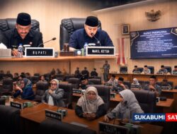 RAPAT PARIPURNA, BUPATI SUKABUMI SAMPAIKAN PENDAPAT TERHADAP PENJELASAN DPRD ATAS TIGA RAPERDA