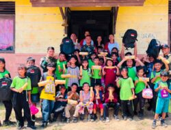 Prajurit Yonarmed 13 Sukabumi Semarakkan HUT RI di Perbatasan, Gelar Lomba Bareng Siswa SDN 04 Kekurak