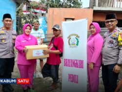 Rangkul Korban Kebakaran di Cibadak, Polsek dan Bhayangkari Salurkan Bantuan dengan Penuh Kehangatan
