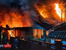 Empat Rumah di Sekarwangi Cibadak Hangus Terbakar Dini Hari, Kerugian Tembus Rp750 Juta
