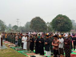 Yonarmed 13/Nanggala Gelar Sholat Istisqa Bersama Warga Badau