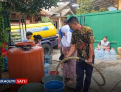 Kado HUT ke-36, Perumda Tirta Jaya Mandiri Pasok 4.000 Liter Air Bersih untuk Bantu Warga Sekarwangi