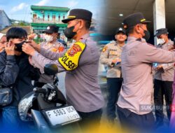 Cegah Ganggu Pernapasan Dampak Abu Vulkanik Anak Gunung Krakatau, Polsek Cibadak Bagikan 250 Masker kepada Masyarakat