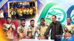 Bupati Buka Sukabumi Expo 2026, Ribuan Lowongan Kerja hingga Produk UMKM Jadi Andalan SUKABUMISATU.COM, Palabuhanratu — Sukabumi Expo 2026 resmi dibuka di Lapang Cangehgar, Palabuhanratu, Kamis (10/9/2026) malam. Mengusung rangkaian Hari Jadi Kabupaten Sukabumi (HJKS) ke-156, kegiatan yang berlangsung hingga 13 September 2026 ini menghadirkan berbagai produk UMKM, capaian pembangunan daerah, hingga job fair dengan ribuan peluang kerja. Bupati Sukabumi H. Asep Japar mengatakan, Sukabumi Expo tahun ini menjadi momentum penting untuk membuka akses masyarakat terhadap peluang kerja, khususnya melalui kolaborasi Pemerintah Kabupaten Sukabumi dengan Lembaga Pelatihan Kerja (LPK) dan Perusahaan Penempatan Pekerja Migran Indonesia (P3MI). Menurutnya, lowongan pekerjaan yang tersedia tidak hanya untuk penempatan di dalam negeri, tetapi juga berbagai negara di kawasan Asia hingga Eropa. “Ribuan lowongan kerja luar negeri dan ratusan dalam negeri tersedia di job fair,” ujar Asep Japar saat membuka Sukabumi Expo 2026 di Lapang Cangehgar Palabuhanratu. Ia menilai keberadaan job fair tersebut dapat menjadi salah satu upaya untuk menekan angka pengangguran di Kabupaten Sukabumi. “Ini bisa dijadikan kesempatan oleh masyarakat untuk mendapatkan informasi terkait lowongan kerja,” katanya. Pamerkan Produk UMKM hingga Capaian Pembangunan Selain menyediakan informasi lapangan pekerjaan, Sukabumi Expo 2026 juga menjadi etalase berbagai produk lokal UMKM serta hasil pembangunan Kabupaten Sukabumi. Asep Japar menyebut, berbagai capaian pembangunan sengaja ditampilkan agar masyarakat dapat mengetahui program dan inovasi yang telah dilakukan pemerintah daerah. “Hasil-hasil pembangunan sengaja kami tampilkan juga di dalam expo ini agar masyarakat mengetahui berbagai capaian program Pemerintah Kabupaten Sukabumi. Termasuk berbagai produk UMKM,” ungkapnya. Bupati berharap Sukabumi Expo tidak hanya menjadi tempat hiburan bagi masyarakat, tetapi juga mampu mendorong gerakan bela dan beli produk lokal, sekaligus membuka peluang investasi baru di Kabupaten Sukabumi. 57 Stand Ramaikan Sukabumi Expo Sementara itu, Kepala Dinas Perdagangan dan Perindustrian (Disdagin) Kabupaten Sukabumi Dani Tarsoni mengatakan, Sukabumi Expo 2026 diikuti sebanyak 57 stand yang berasal dari berbagai perangkat daerah maupun peserta umum. Menurut Dani, salah satu daya tarik utama expo tahun ini adalah hadirnya job fair yang mendapat dukungan dari Dinas Tenaga Kerja dan Transmigrasi (Disnakertrans). “Kegiatan expo kali ini mendapatkan dukungan dari Disnakertrans lewat pembukaan lapangan pekerjaan,” bebernya. Tak hanya membuka peluang kerja dan mempromosikan produk lokal, kegiatan tersebut juga disebut memberikan dampak terhadap perputaran ekonomi masyarakat. Dani mengungkapkan, sejak pelaksanaan soft opening melalui Pesta Rakyat hingga pembukaan Sukabumi Expo, nilai perputaran uang telah mencapai sekitar Rp2,6 miliar. Sementara jumlah pengunjung rata-rata mencapai sekitar 1.500 orang per hari. Angka tersebut diperkirakan meningkat hingga sekitar 3.000 pengunjung saat akhir pekan. “Semenjak pesta rakyat sampai saat ini, perputaran uang mencapai Rp2,6 miliar. Pengunjung rata-rata harian pun mencapai 1.500. Kalau Sabtu-Minggu bisa tembus 3.000 pengunjung,” terangnya. Digelar Tanpa Menggunakan APBD Dani menegaskan, pelaksanaan Sukabumi Expo 2026 terlaksana melalui kerja sama dengan pihak ketiga dan tidak menggunakan Anggaran Pendapatan dan Belanja Daerah (APBD). “Kegiatan ini tidak menggunakan APBD. Semua berkat kerja sama dengan pihak ketiga,” pungkasnya. Dengan beragam agenda yang ditawarkan, masyarakat masih memiliki kesempatan mengunjungi Sukabumi Expo 2026 hingga 13 September 2026 untuk berburu informasi lowongan kerja, melihat produk UMKM, menikmati hiburan, sekaligus mengenal berbagai capaian pembangunan Kabupaten Sukabumi.