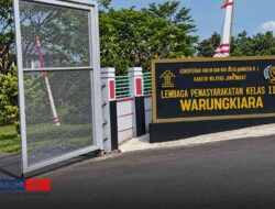 Berada di Lapas Warungkiara, Medsos Kades Karangmekar Sukabumi Masih Aktif Buat Status!