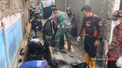 Jelang Musim Hujan, Pemuda dan Forkopimcam Cibadak Bersihkan Drainase Cegah Banjir