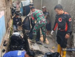 Jelang Musim Hujan, Pemuda dan Forkopimcam Cibadak Bersihkan Drainase Cegah Banjir