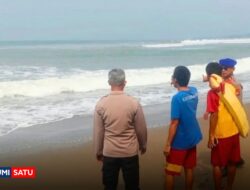 Dua Pelajar Dihantam Gelombang Laut Selatan, Satu Masih Dihanyutkan Arus