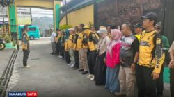 Jalan Santai 4 Kilometer, Forkopimcam Cibadak Sisir Infrastruktur hingga Pungut Sampah di Permukiman