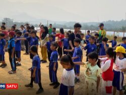 Semai Jiwa Nasionalisme di Perbatasan, Prajurit Yonarmed 13 Kostrad Gembleng Siswa SD di Kapuas Hulu