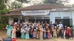Polsek Cibadak Salurkan Bantuan Al-Qur’an dan Iqra ke Ponpes Sirojunnidzom Sukabumi