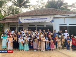 Polsek Cibadak Salurkan Bantuan Al-Qur’an dan Iqra ke Ponpes Sirojunnidzom Sukabumi