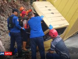 Nyawa di Ujung Tebing Cisarakan: Detik-Detik Mencekam Evakuasi Sopir Truk Pupuk yang Terjepit